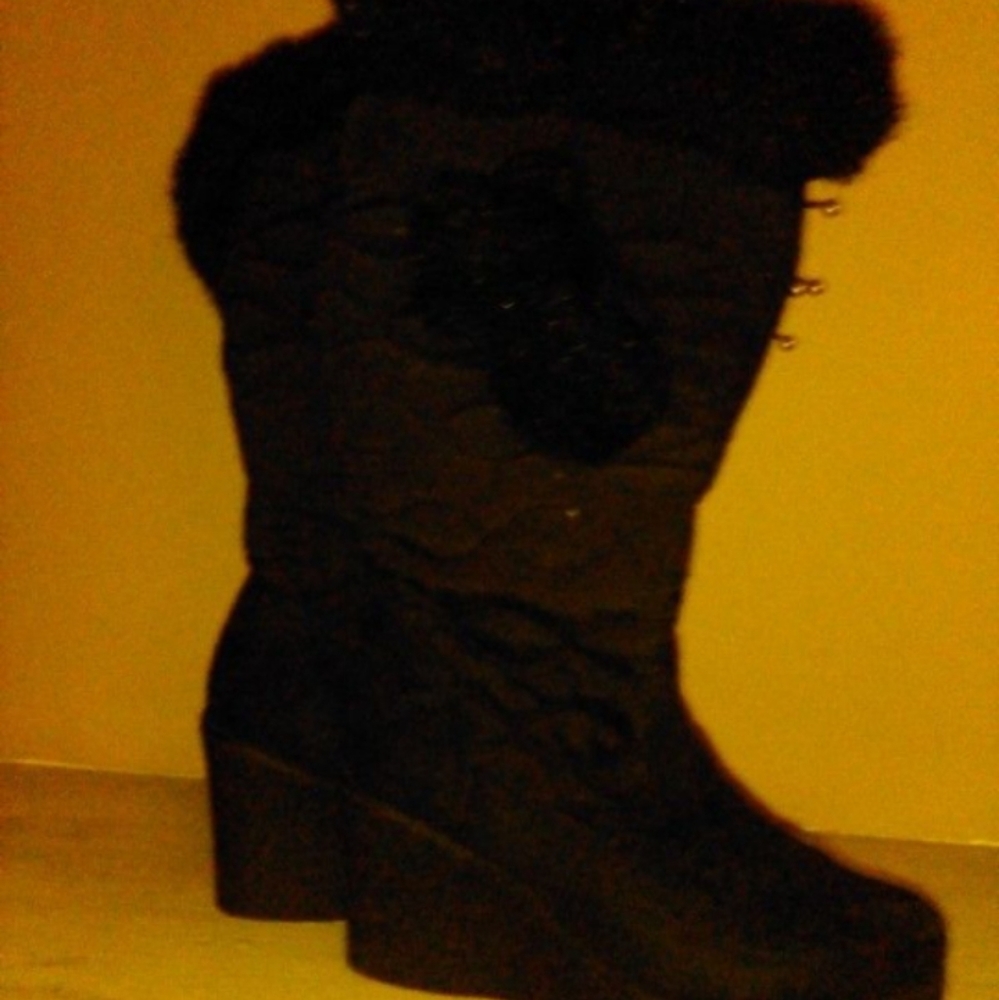 Quilted black faux fur cuff winter boots